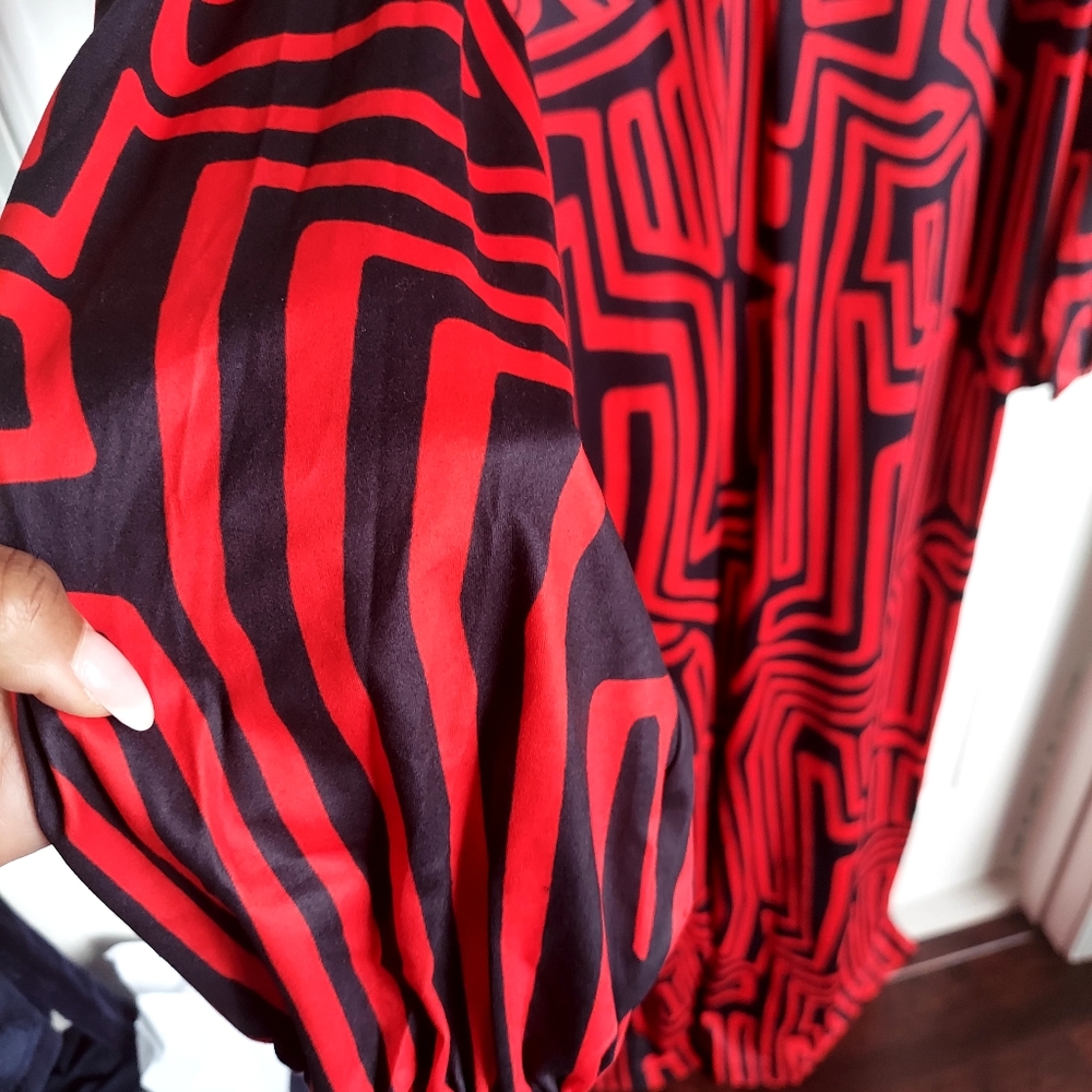 Red And Blk Printed Jumpsuit. - image 6